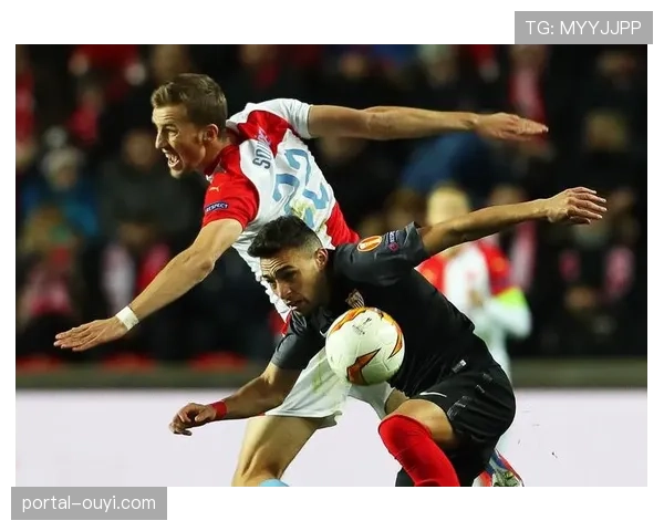 特写:2026年3月,塞维利亚主场最后一场欧战前的更衣室标语